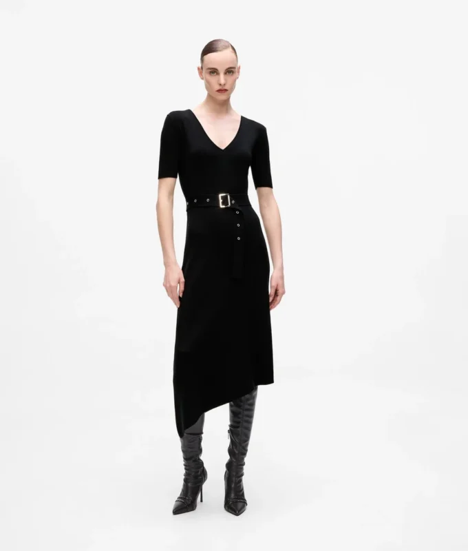 Strickkleid mit Gürtel Strickkleid mit Gürtel