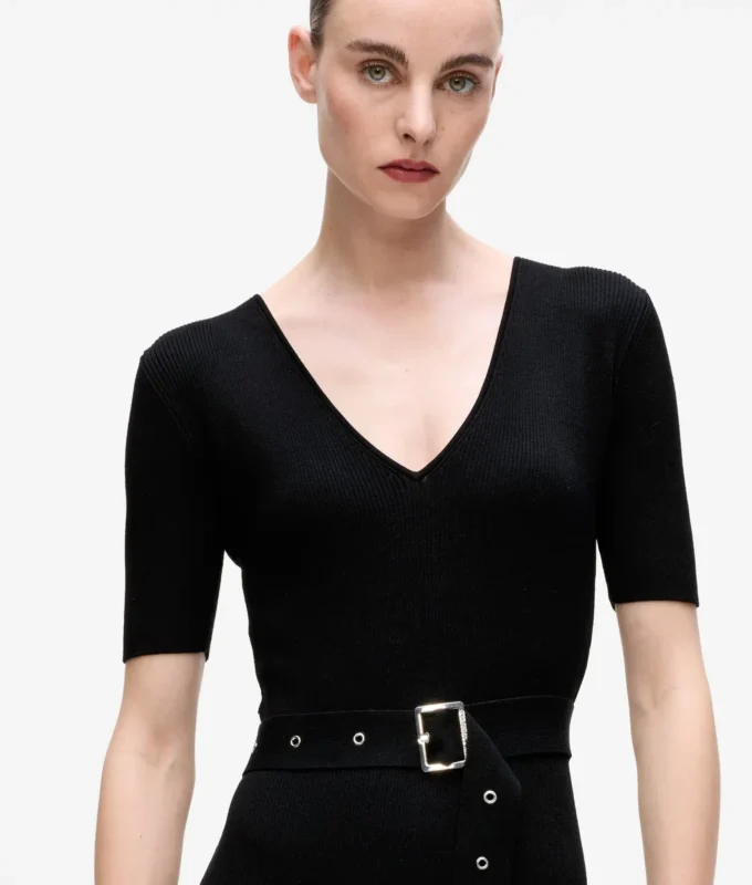Strickkleid mit Gürtel Strickkleid mit Gürtel