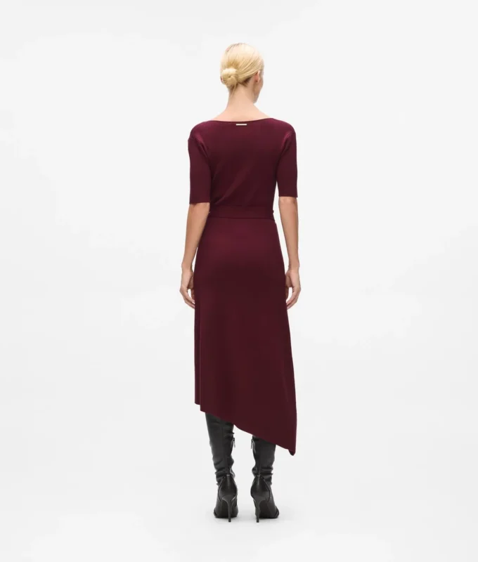 Strickkleid mit Gürtel Strickkleid mit Gürtel