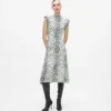Strickkleid mit Schneeleopardenmuster Strickkleid mit Schneeleopardenmuster