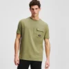 T-SHIRT MIT BRUSTTASCHE