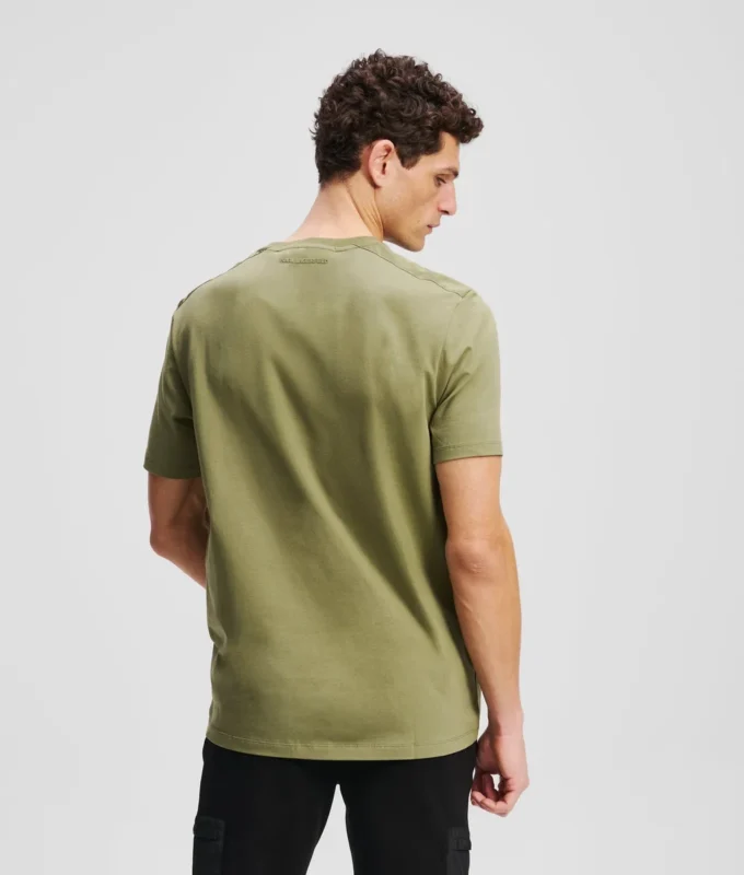 T-SHIRT MIT BRUSTTASCHE