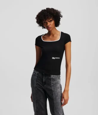 T-SHIRT MIT QUADRATISCHEM AUSSCHNITT