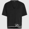T-Shirt mit V-Ausschnitt und charakteristischem Saum T-Shirt mit V-Ausschnitt und charakteristischem Saum