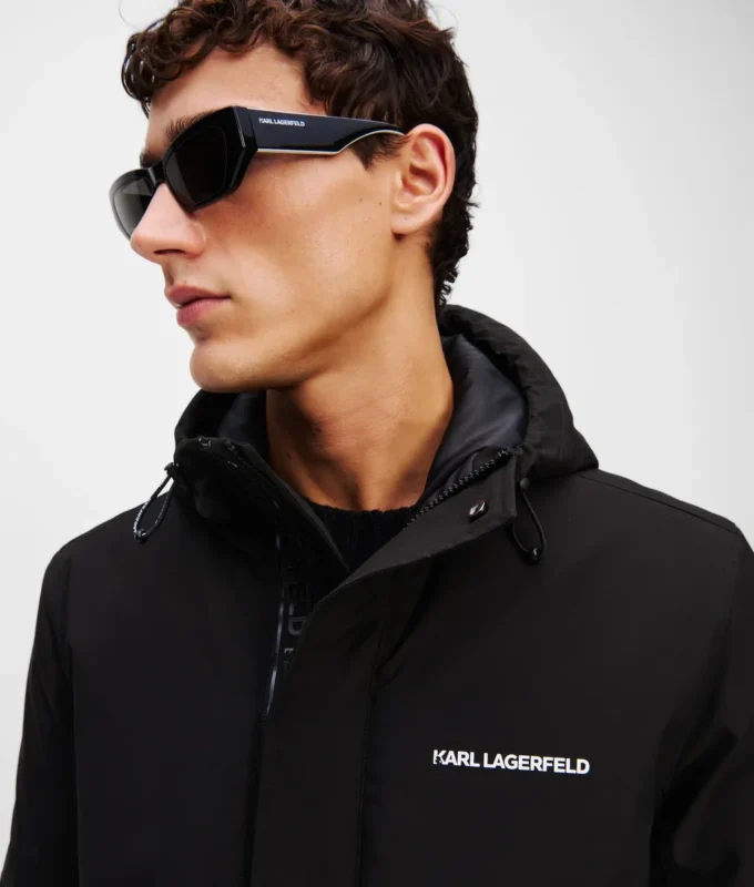 ULTRA LEICHTER PARKA MIT KAPUZE ULTRA LEICHTER PARKA MIT KAPUZE